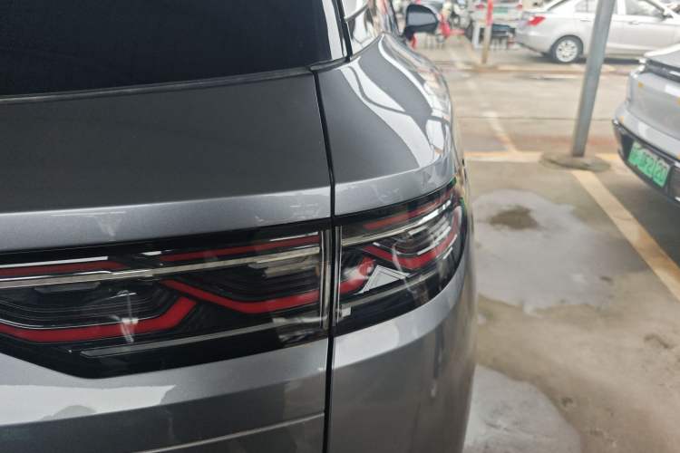 Used BYD Song L DM-i 2025 Intelligent Driving Version 112 km Beyond-Range Type Right Rear Taillight