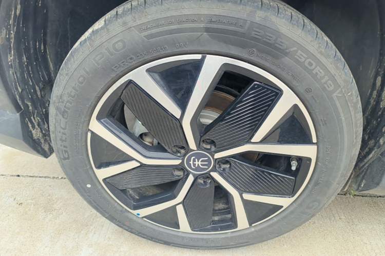 Used BYD Song L DM-i 2025 Intelligent Driving Version 160 km Beyond-Range Type Right Rear Wheel Hub