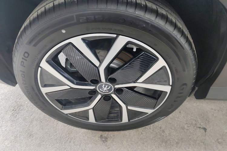 Used BYD Song L DM-i 2025 Intelligent Driving Version 160 km Beyond-Range Type Right Rear Wheel Hub