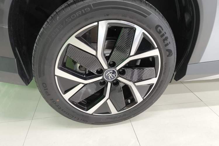Used BYD Song L DM-i 2025 Intelligent Driving Version 160 km Excellence Edition Right Rear Wheel Hub