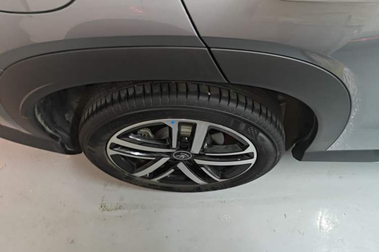 Used BYD Song L DM-i 2025 Intelligent Driving Version 112 km Beyond-Range Type Right Rear Wheel Hub