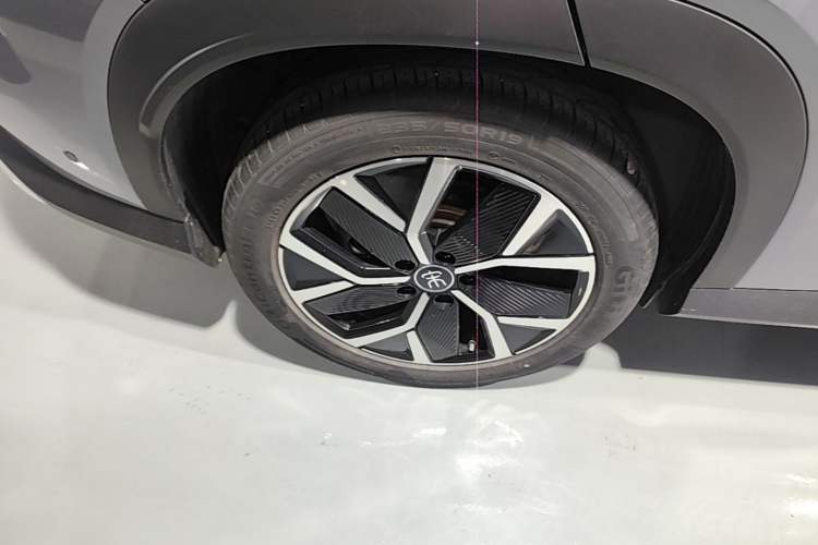 Used BYD Song L DM-i 2025 Intelligent Driving Version 160 km Excellence Edition Right Rear Wheel Hub