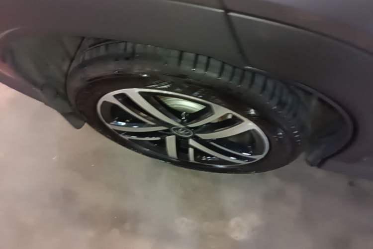 Used BYD Song L DM-i 2025 Intelligent Driving Version 112 km Leading Trim Right Rear Wheel Hub