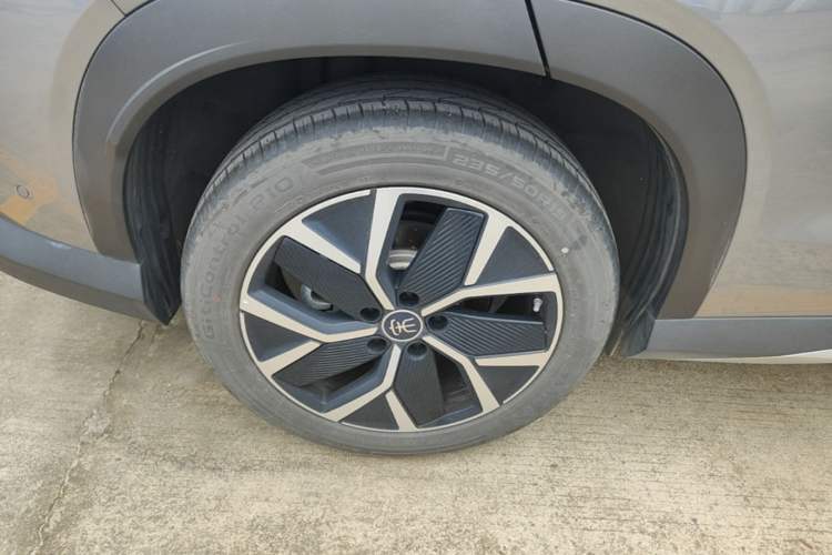 Used BYD Song L DM-i 2025 Intelligent Driving Version 160 km Beyond-Range Type Right Rear Wheel Hub