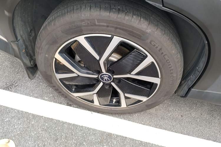 Used BYD Song L DM-i 2025 Intelligent Driving Version 160 km Beyond-Range Type Right Rear Wheel Hub