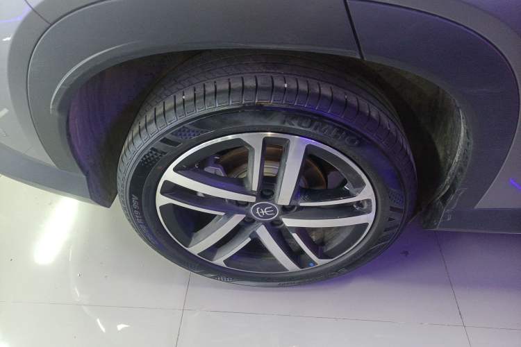 Used BYD Song L DM-i 2025 Intelligent Driving Version 112 km Leading Trim Right Rear Wheel Hub