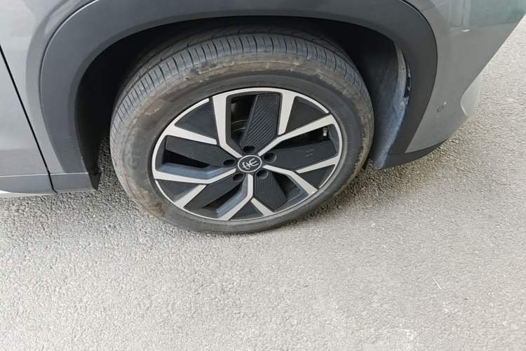 Used BYD Song L DM-i 2025 Intelligent Driving Version 160 km Excellence Edition Right Rear Wheel Hub