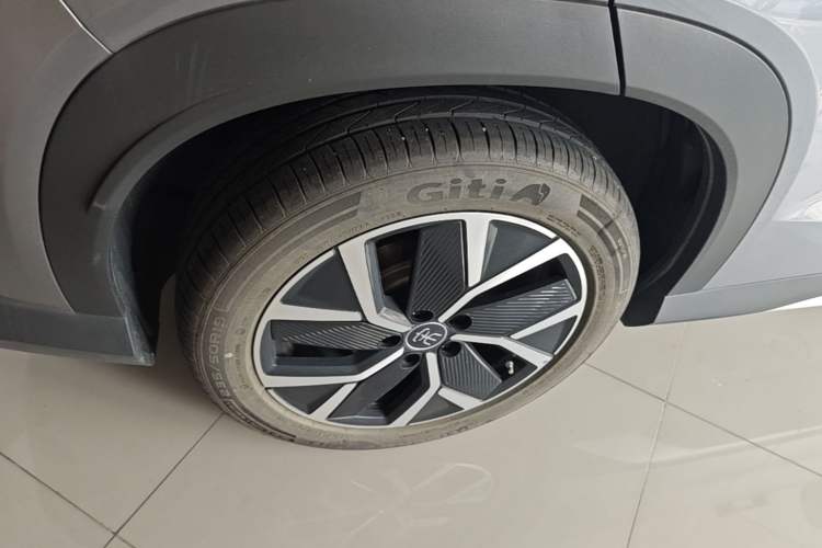 Used BYD Song L DM-i 2025 Intelligent Driving Version 160 km Beyond-Range Type Right Rear Wheel Hub
