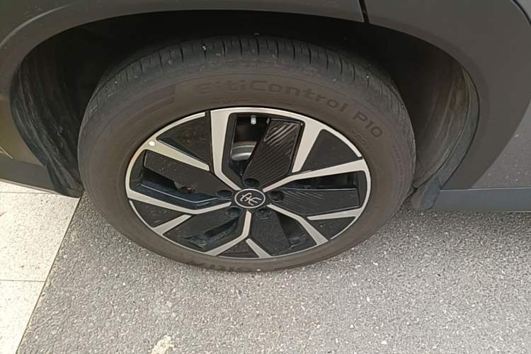 Used BYD Song L DM-i 2025 Intelligent Driving Version 160 km Excellence Edition Right Rear Wheel Hub
