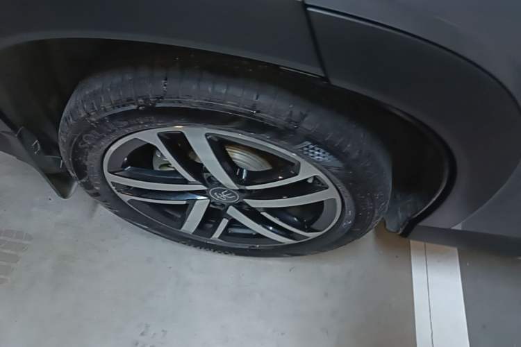 Used BYD Song L DM-i 2025 Intelligent Driving Version 112 km Leading Trim Right Rear Wheel Hub