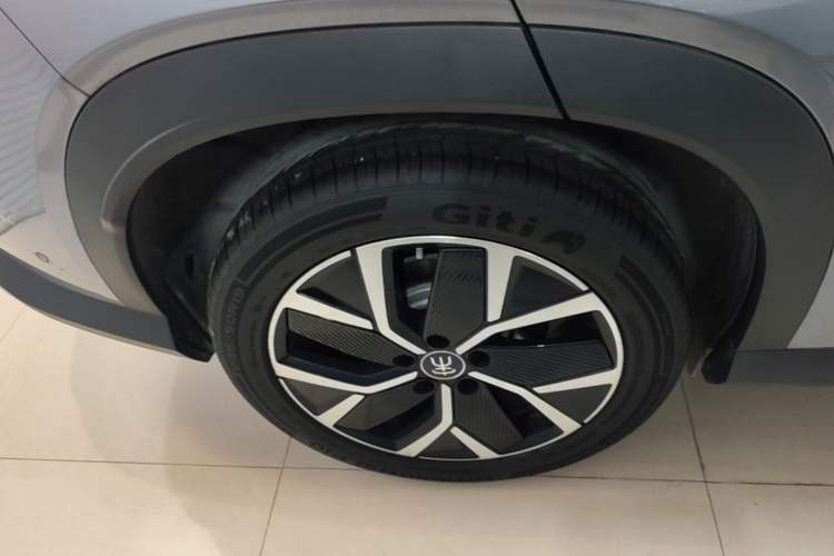 Used BYD Song L DM-i 2025 Intelligent Driving Version 160 km Beyond-Range Type Right Rear Wheel Hub