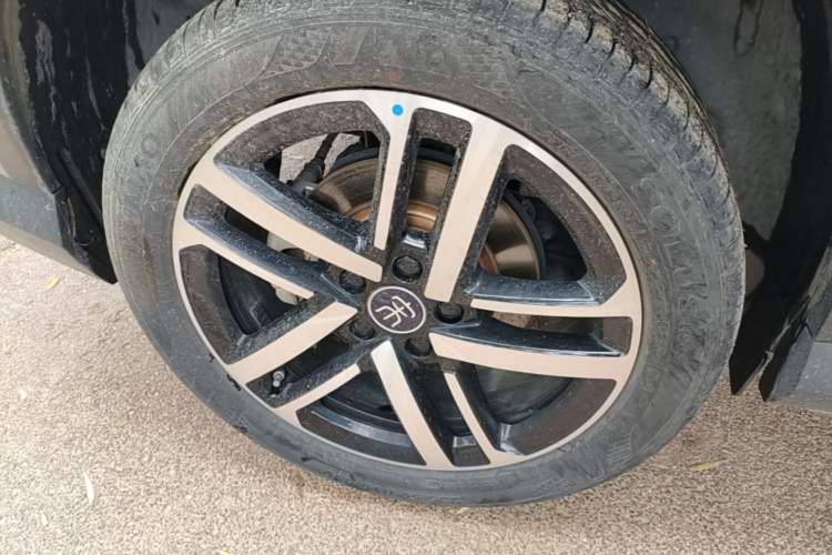Used BYD Song L DM-i 2025 Intelligent Driving Version 112 km Leading Trim Right Rear Wheel Hub