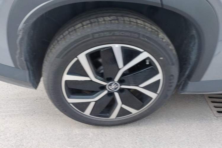 Used BYD Song L DM-i 2025 Intelligent Driving Version 160 km Beyond-Range Type Right Rear Wheel Hub