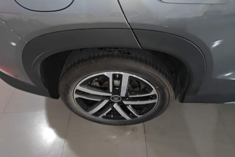 Used BYD Song L DM-i 2025 Intelligent Driving Version 112 km Leading Trim Right Rear Wheel Hub