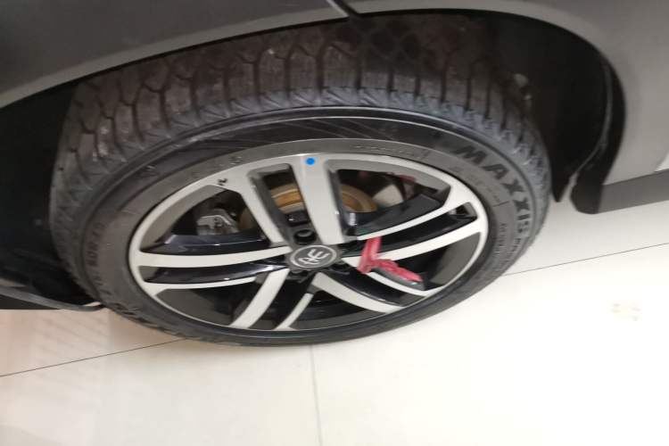Used BYD Song L DM-i 2025 Intelligent Driving Version 112 km Leading Trim Right Rear Wheel Hub