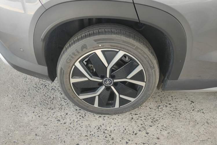 Used BYD Song L DM-i 2025 Intelligent Driving Version 160 km Beyond-Range Type Right Rear Wheel Hub