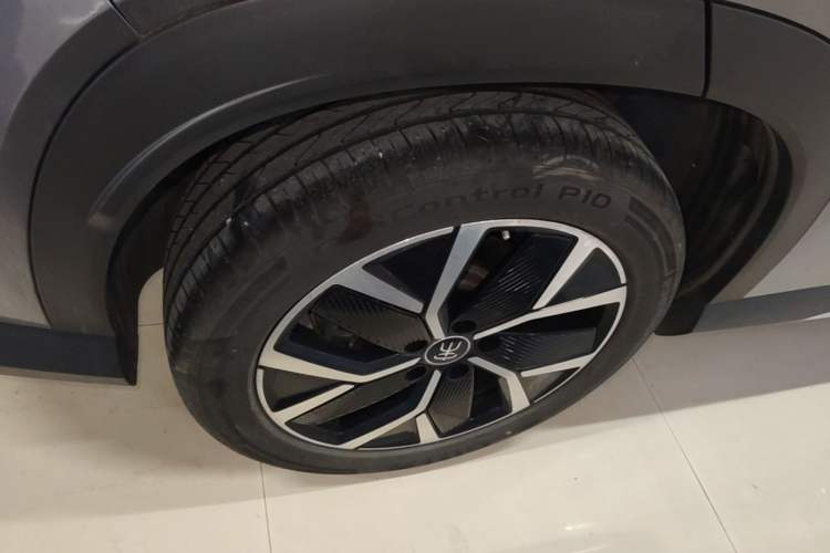Used BYD Song L DM-i 2025 Intelligent Driving Version 160 km Beyond-Range Type Right Rear Wheel Hub