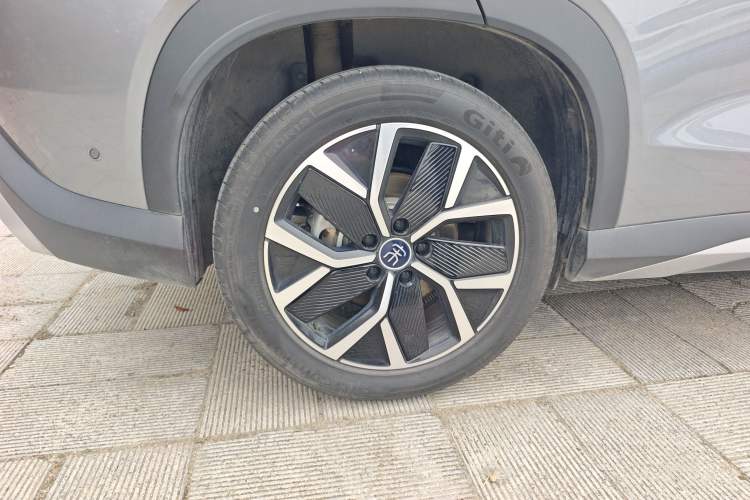 Used BYD Song L DM-i 2025 Intelligent Driving Version 160 km Beyond-Range Type Right Rear Wheel Hub