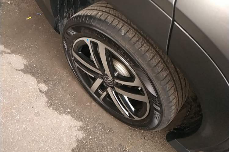 Used BYD Song L DM-i 2025 Intelligent Driving Version 112 km Beyond-Range Type Right Rear Wheel Hub