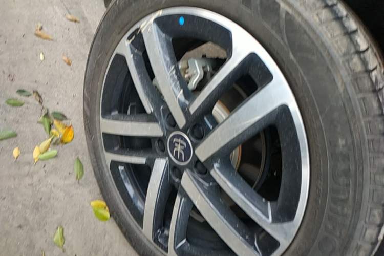 Used BYD Song L DM-i 2025 Intelligent Driving Version 112 km Leading Trim Right Rear Wheel Hub