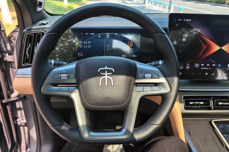 Used BYD Song L DM-i 2025 Intelligent Driving Version 160 km Beyond-Range Type Steering Wheel