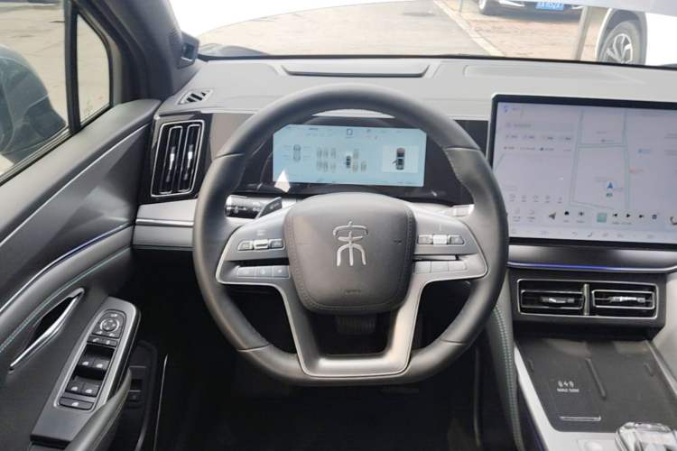 Used BYD Song L DM-i 2025 Intelligent Driving Version 160 km Beyond-Range Type Steering Wheel