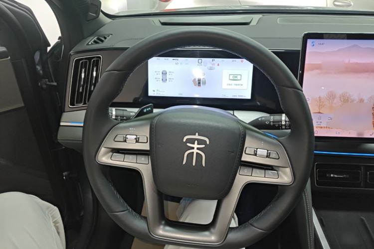 Used BYD Song L DM-i 2025 Intelligent Driving Version 112 km Beyond-Range Type Steering Wheel
