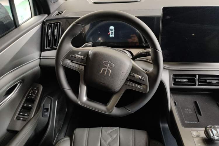 Used BYD Song L DM-i 2025 Intelligent Driving Version 112 km Beyond-Range Type Steering Wheel