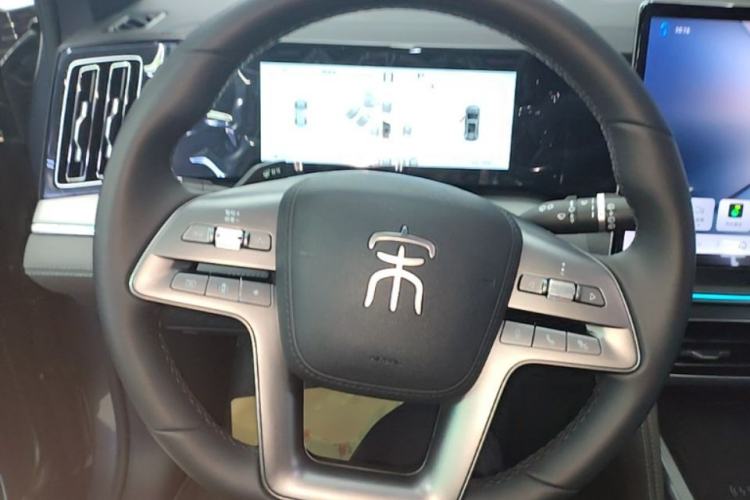 Used BYD Song L DM-i 2025 Intelligent Driving Version 160 km Beyond-Range Type Steering Wheel