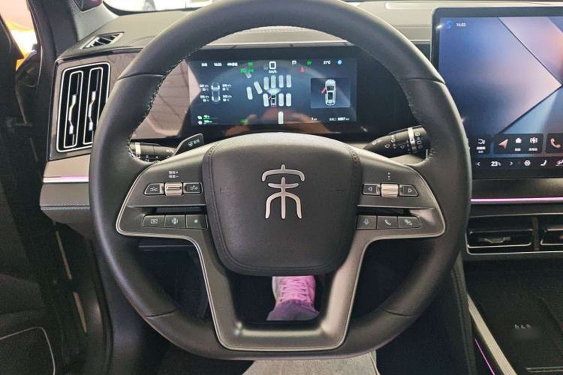 Used BYD Song L DM-i 2025 Intelligent Driving Version 160 km Beyond-Range Type Steering Wheel