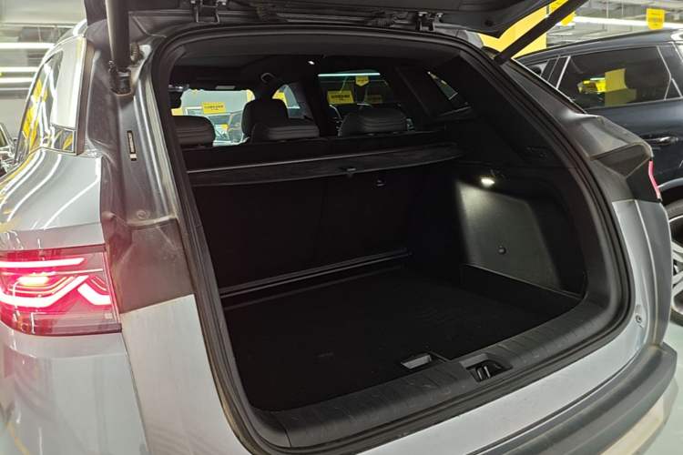 Used BYD Song L DM-i 2025 Intelligent Driving Version 160 km Beyond-Range Type Trunk