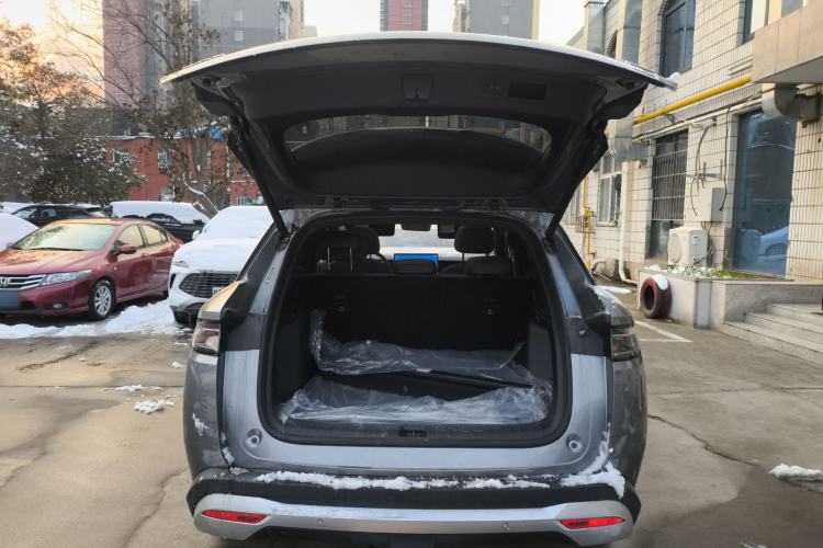 Used BYD Song L DM-i 2025 Intelligent Driving Version 112 km Beyond-Range Type Trunk