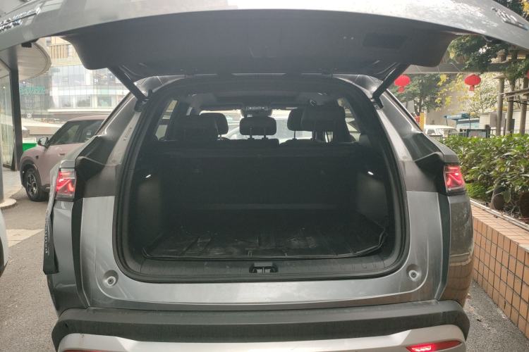 Used BYD Song L DM-i 2025 Intelligent Driving Version 160 km Beyond-Range Type Trunk