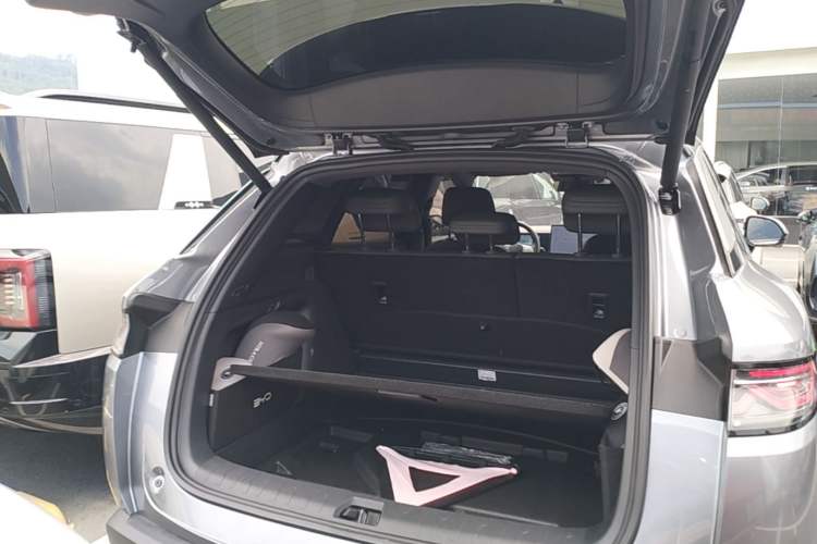 Used BYD Song L DM-i 2025 Intelligent Driving Version 160 km Beyond-Range Type Trunk