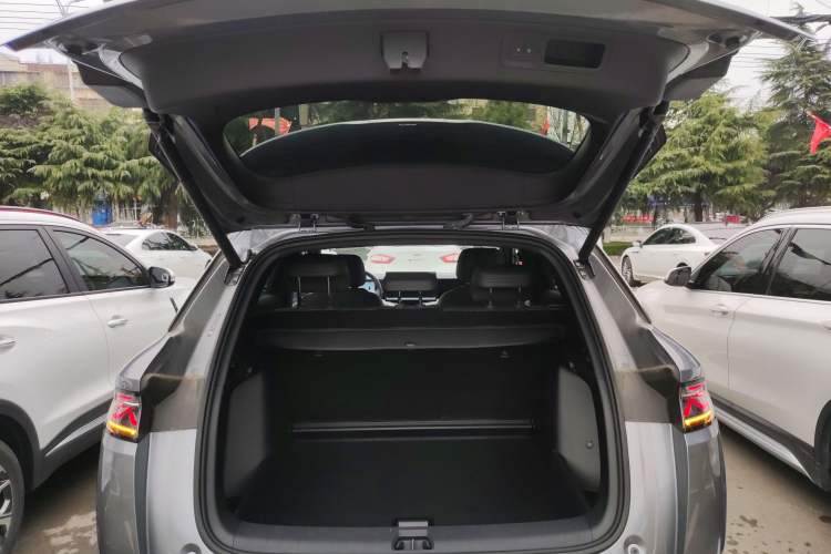 Used BYD Song L DM-i 2025 Intelligent Driving Version 160 km Beyond-Range Type Trunk