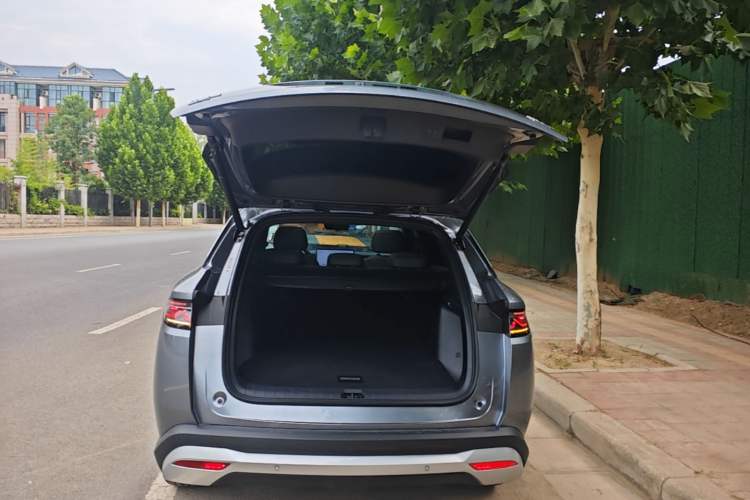 Used BYD Song L DM-i 2025 Intelligent Driving Version 112 km Beyond-Range Type Trunk