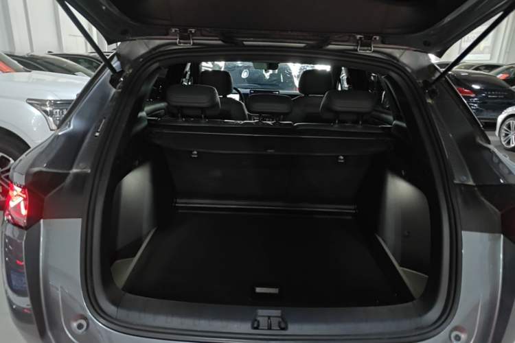 Used BYD Song L DM-i 2025 Intelligent Driving Version 112 km Leading Trim Trunk