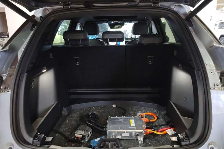 Used BYD Song L DM-i 2025 Intelligent Driving Version 160 km Beyond-Range Type Trunk