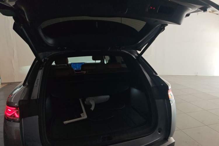 Used BYD Song L DM-i 2025 Intelligent Driving Version 160 km Beyond-Range Type Trunk