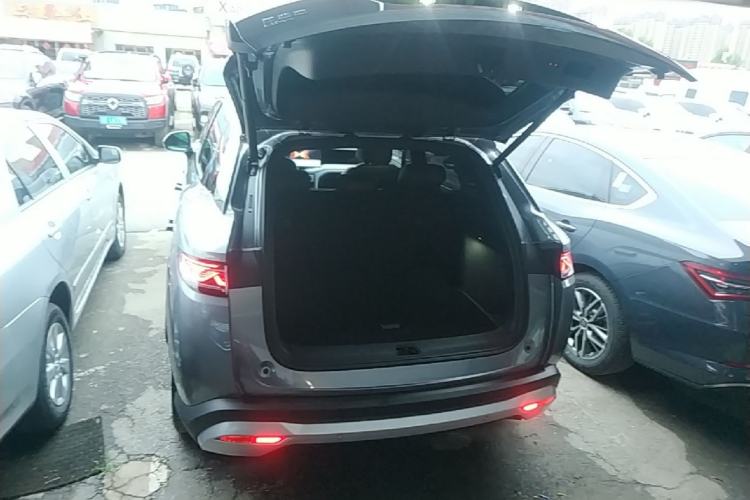 Used BYD Song L DM-i 2025 Intelligent Driving Version 112 km Beyond-Range Type Trunk