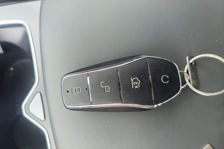 Used BYD Song L DM-i 2025 Intelligent Driving Version 160 km Beyond-Range Type Vehicle Key