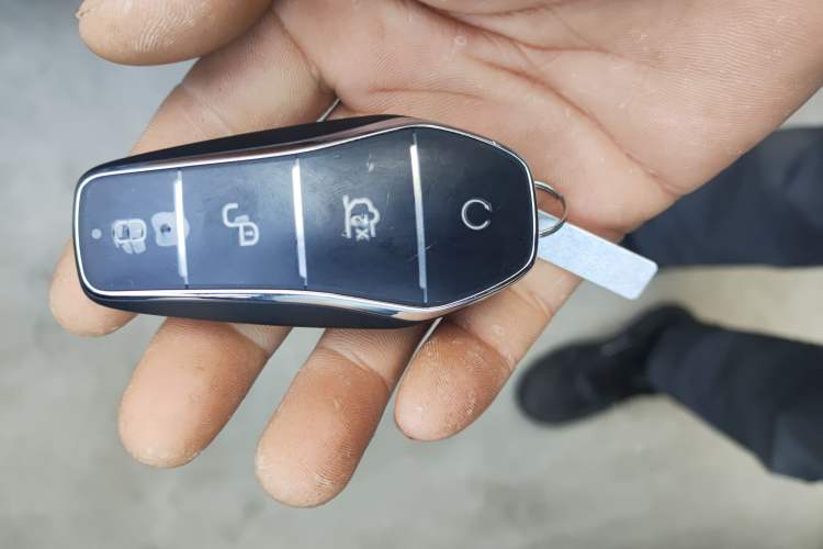 Used BYD Song L DM-i 2025 Intelligent Driving Version 112 km Beyond-Range Type Vehicle Key