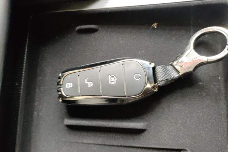 Used BYD Song L DM-i 2025 Intelligent Driving Version 112 km Beyond-Range Type Vehicle Key