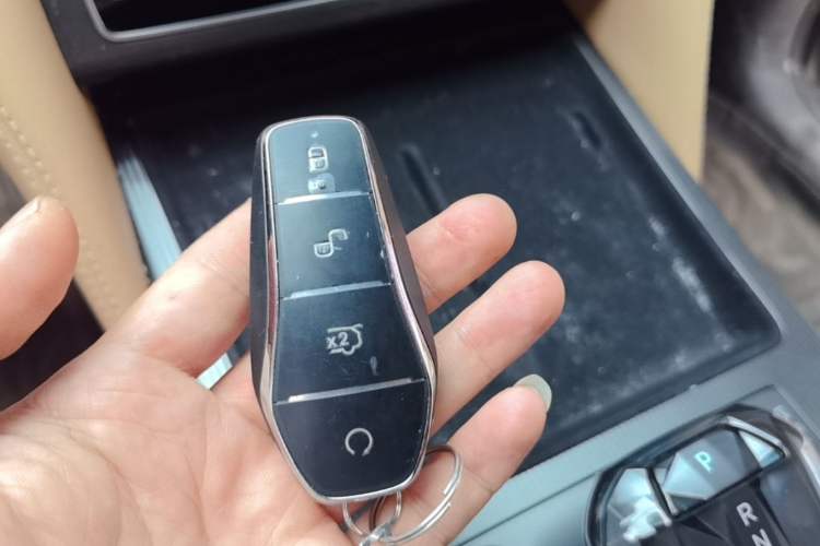 Used BYD Song L DM-i 2025 Intelligent Driving Version 160 km Beyond-Range Type Vehicle Key