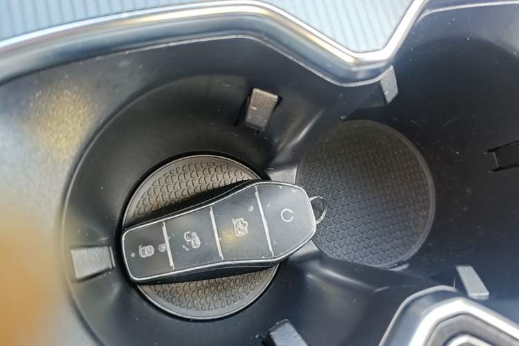 Used BYD Song L DM-i 2025 Intelligent Driving Version 112 km Beyond-Range Type Vehicle Key