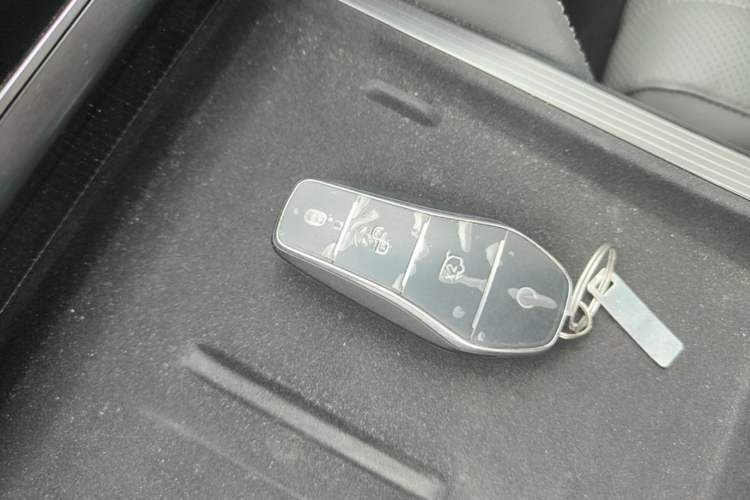 Used BYD Song L DM-i 2025 Intelligent Driving Version 160 km Beyond-Range Type Vehicle Key