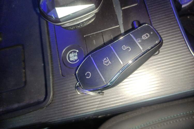 Used BYD Song L DM-i 2025 Intelligent Driving Version 112 km Leading Trim Vehicle Key