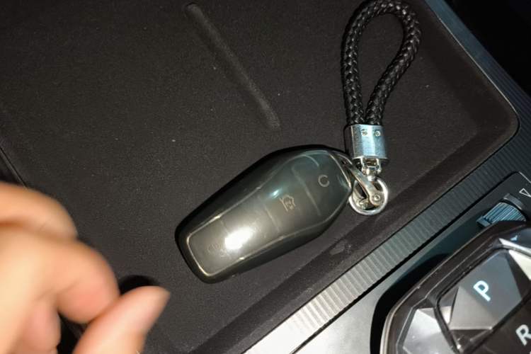 Used BYD Song L DM-i 2025 Intelligent Driving Version 112 km Leading Trim Vehicle Key