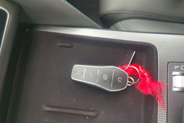 Used BYD Song L DM-i 2025 Intelligent Driving Version 112 km Beyond-Range Type Vehicle Key