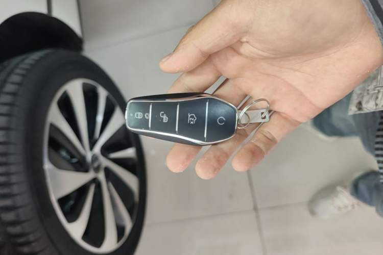 Used BYD Song L DM-i 2025 Intelligent Driving Version 160 km Beyond-Range Type Vehicle Key